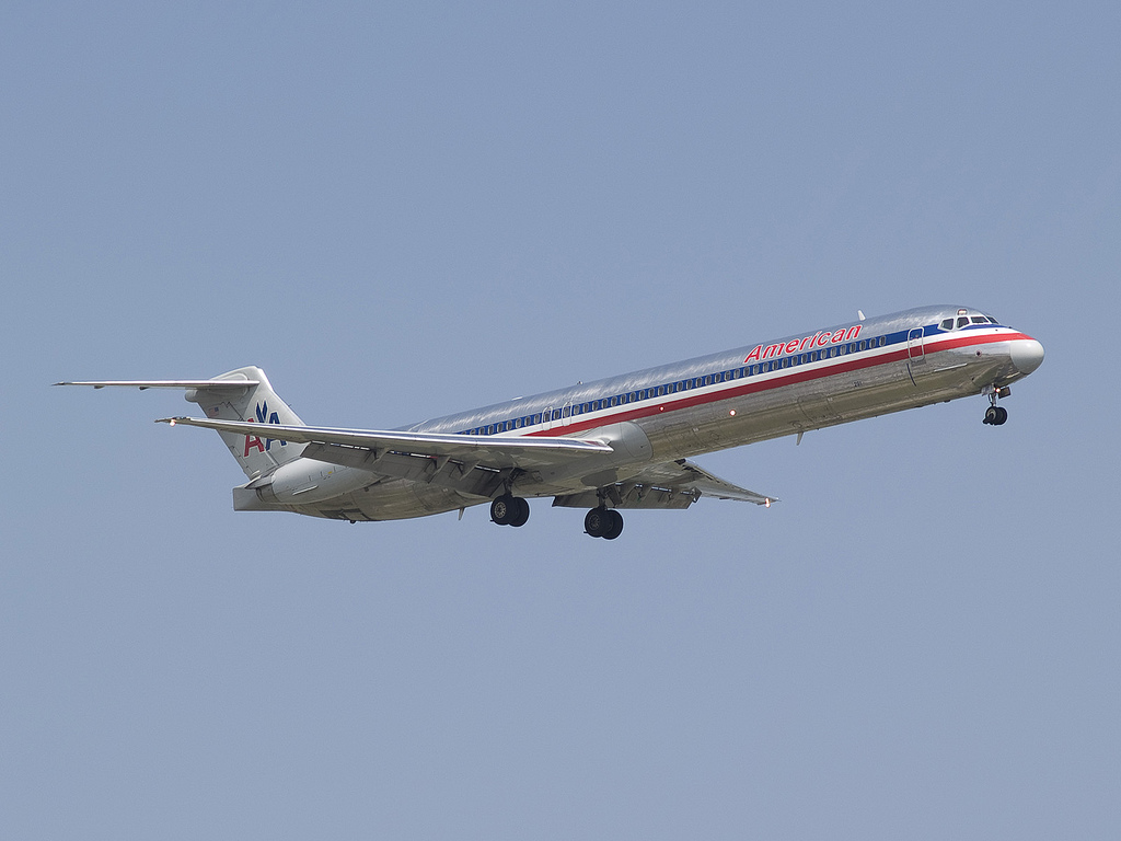 American Airlines MD-82