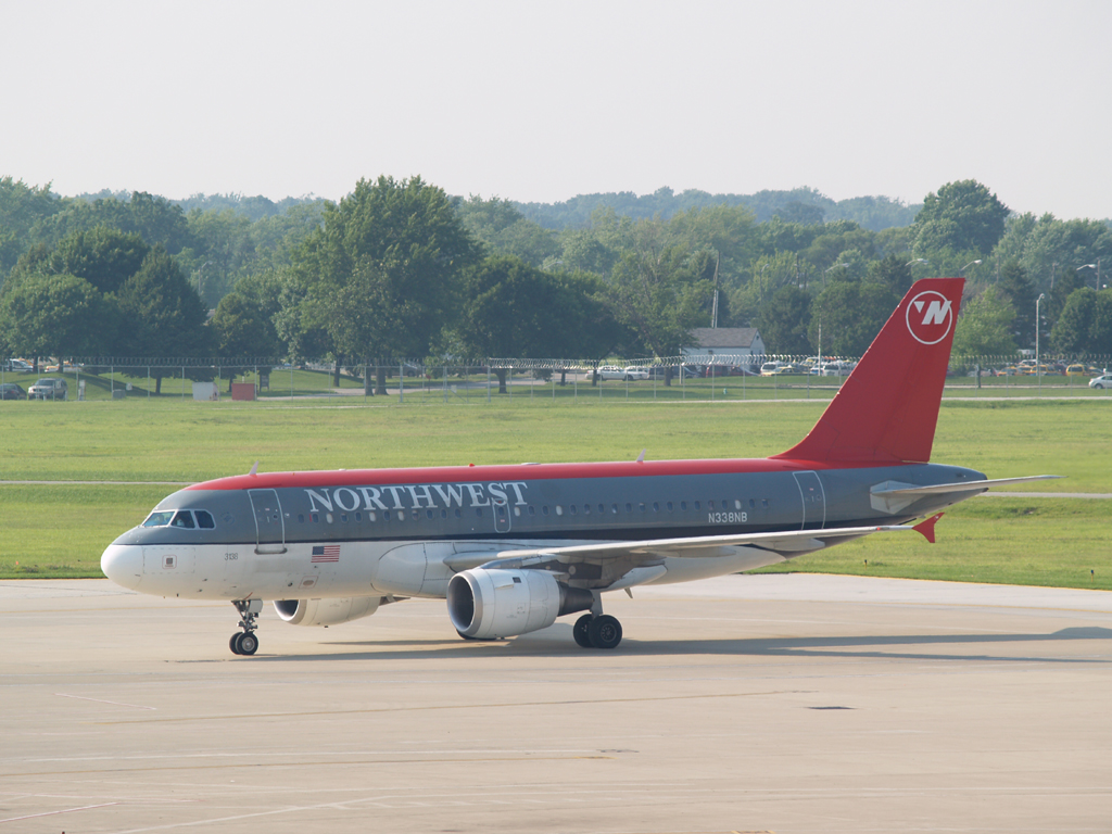 Northwest A319