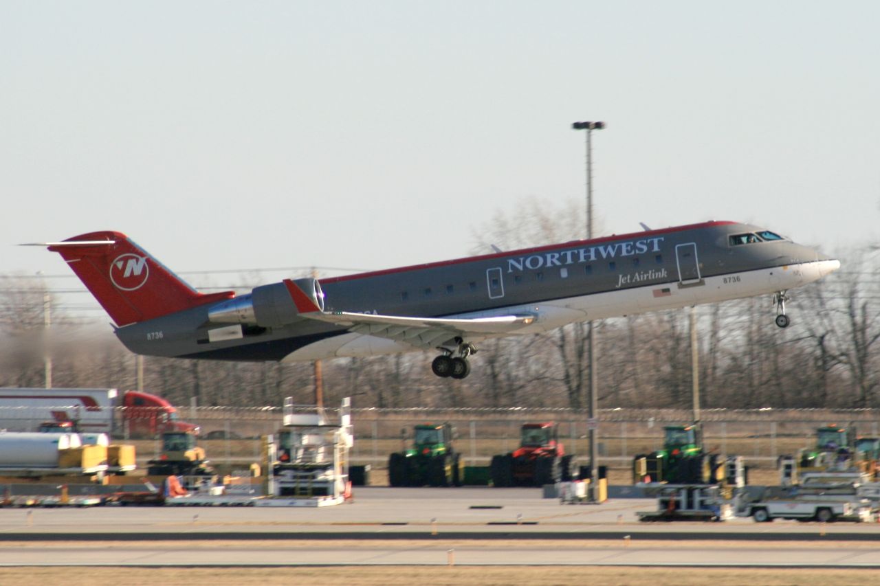 NWA Airlink CRJ-200