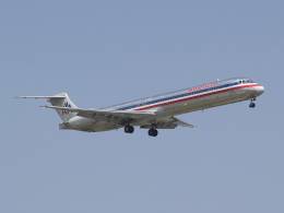 American Airlines MD-82